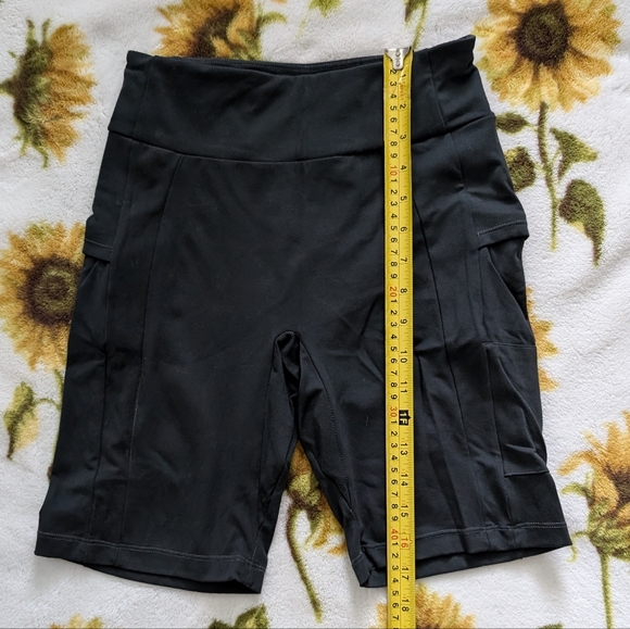 Gymshark Multi Pocket Bike Shorts - Picture 14 of 15